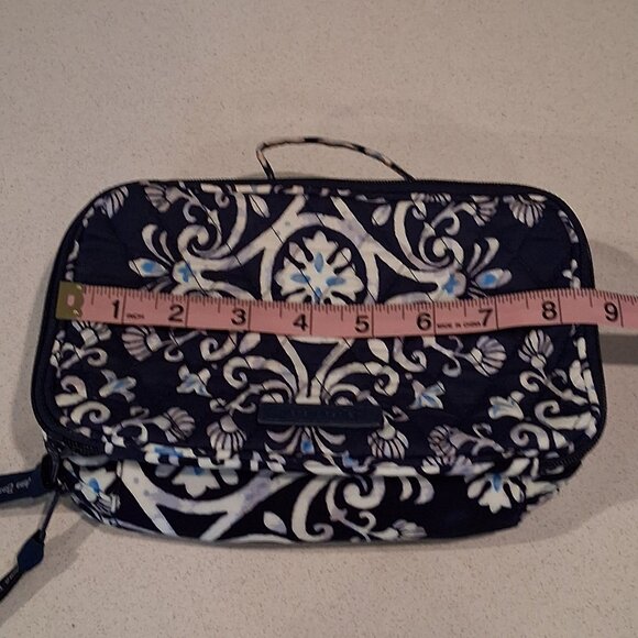 Vera Bradley Blush & Brush Makeup Case in Steel Blue Medallion - Picture 13 of 16